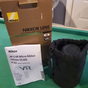 Nikon nikkor 105mm 2.8 macro lens